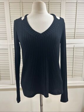 Red Haute Classic Ribbed V-Neck Black Sweater in great condition! So comfortable